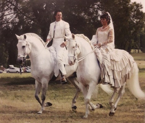 Mariage de Frédéric et Magali avec Bandolero et Dao. Photo : Frédéric Chéhu